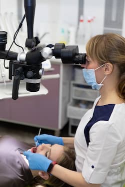 Применение микроскопа в стоматологии: когда и для чего это нужно?